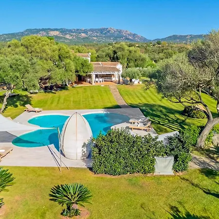 Villa Typha 10, Emma Arzachena