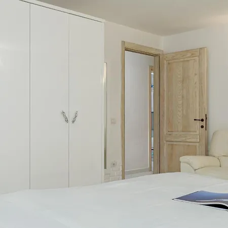 Villa Typha 10, Emma Arzachena