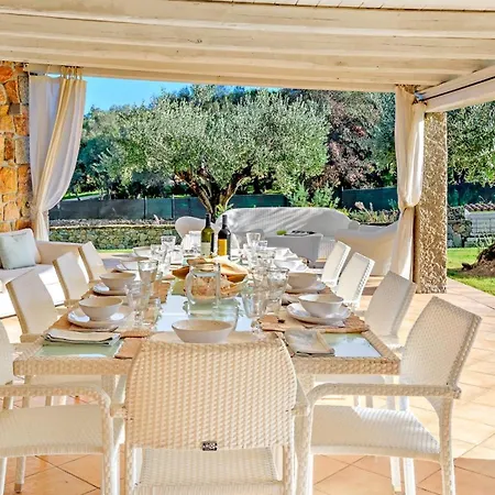 Villa Typha 10, Emma Arzachena